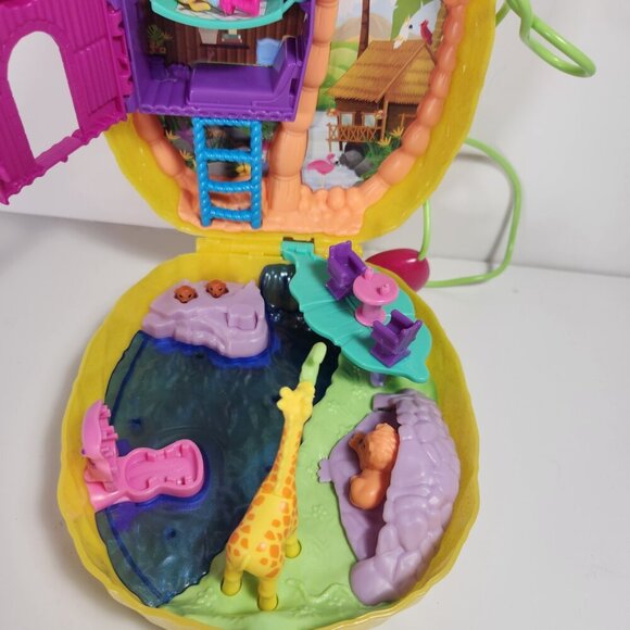 Polly Pocket Tropicool Pineapple Wearable Purse Compact Toy Playset 2019 Mattel - Picture 13 of 15